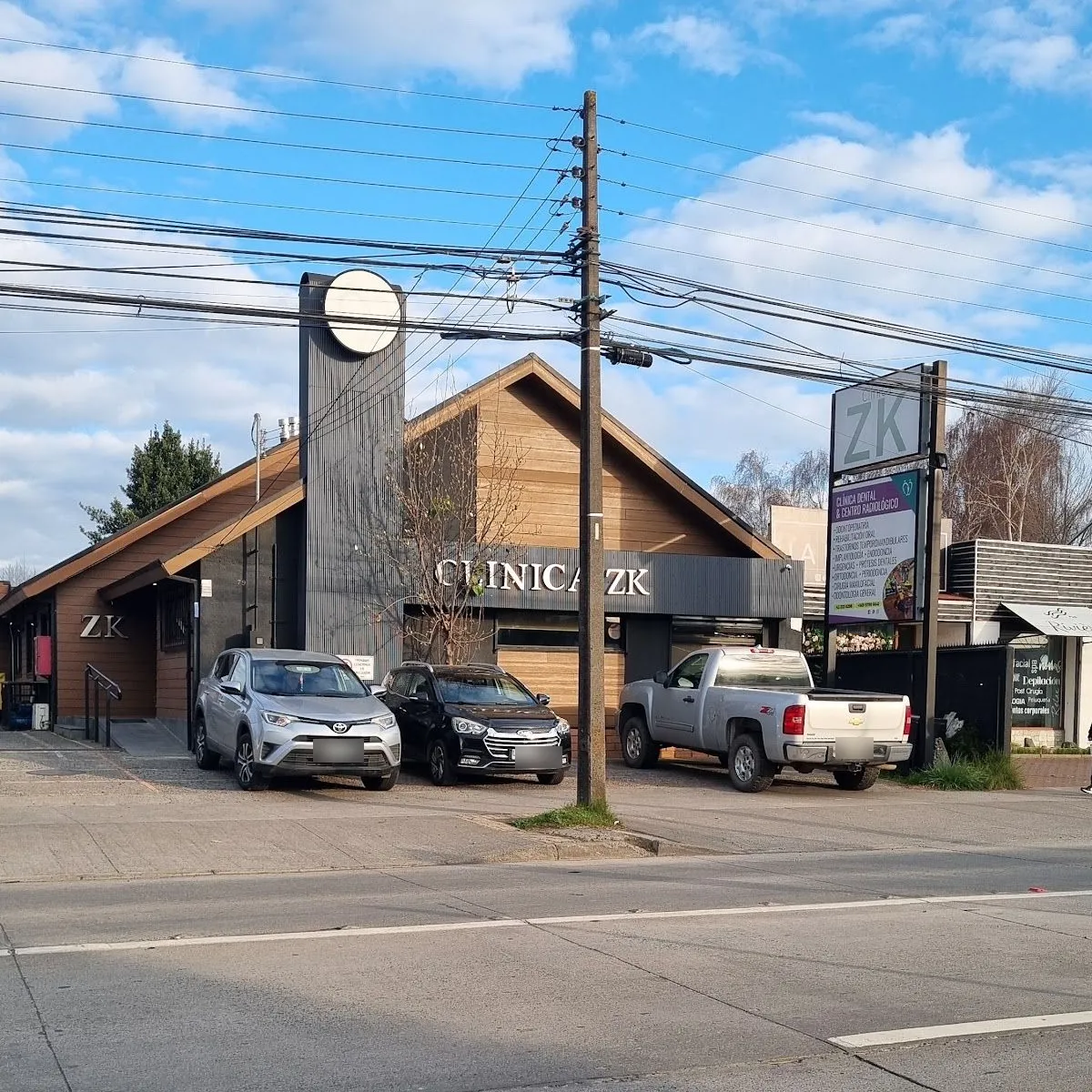 Fachada de Clínica ZK Los Ángeles en Avenida Gabriela Mistral 79.