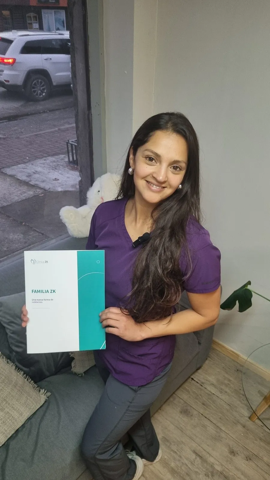 Dirección Clínica con el kit de incorporación Familia ZK en la sede de Pucón.